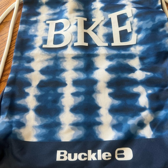 Buckle drawstring back pack - Picture 2 of 2